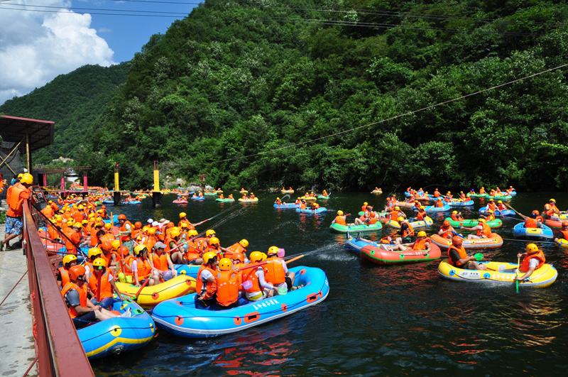 深视广告秦岭峡谷漂流